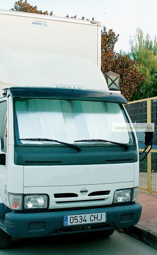 Szélvédő napellenző kisteherautóknak.