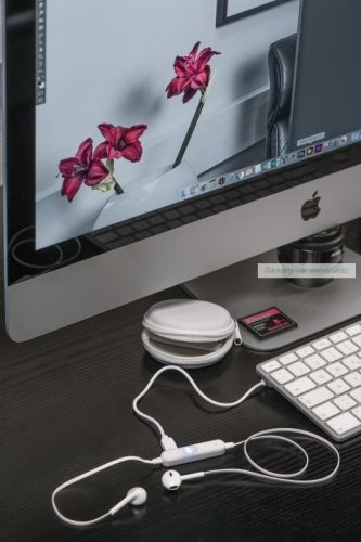 Bluetooth fülhallgató hangerőszabályzóval, tokkal