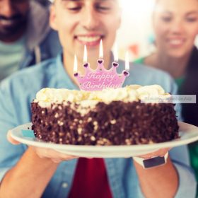 Tortagyertya, Happy Birthday, korona