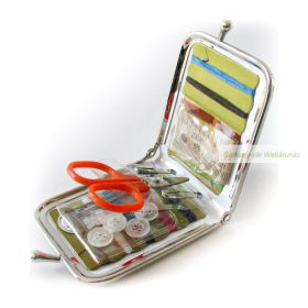 Varrókészlet műbőr tokban, 7,8 × 6,5 × 1 cm