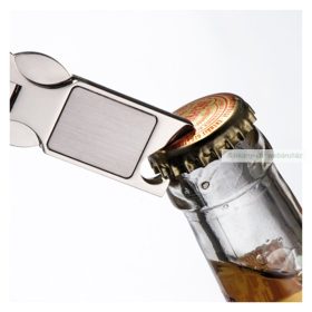 Kulcstartó kocsi érmével és sörnyitóval